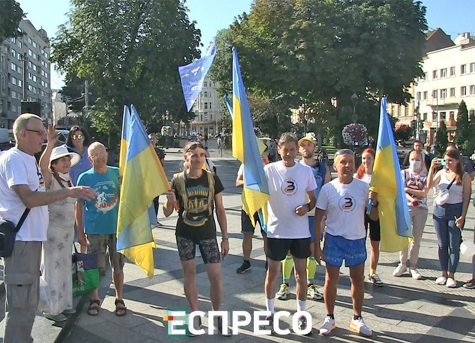 бігуни з прапором